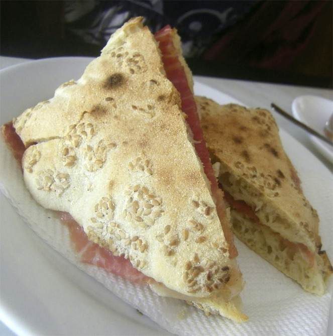 Foto mollete con jamón