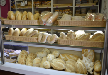 vitrina con panes variados