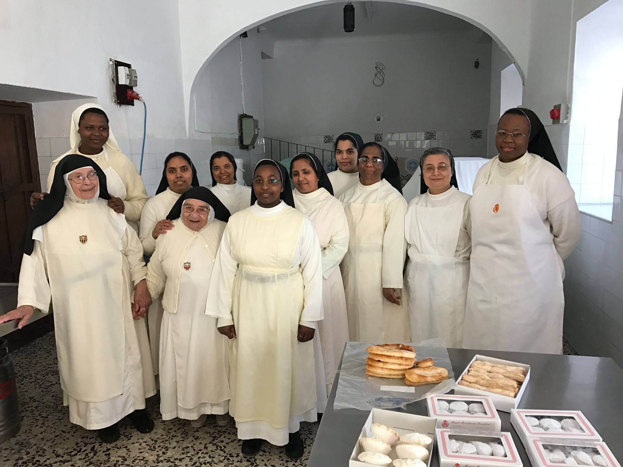 familia del convento de monjitas
